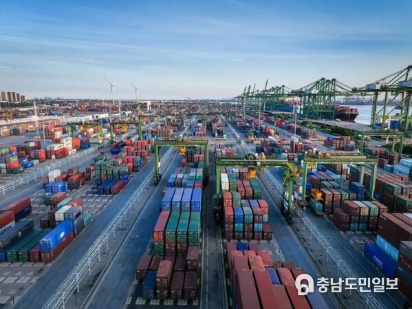 Port of Tianjin tire crane automation transformation project