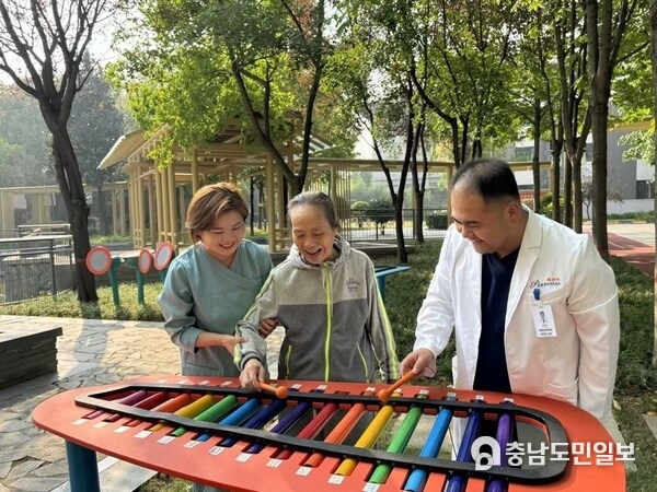 Perennial Alzheimer's Care Village Xi'an - Music Therapy