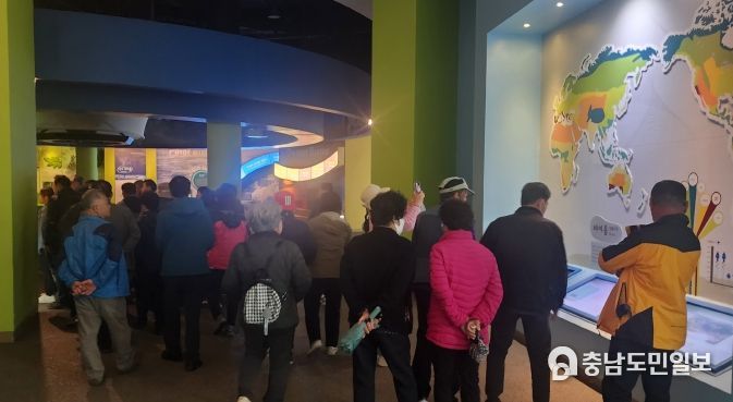 3일 능수쌀농촌지도자회 회원 40여 명이 서천의 국립생태원을 방문했다.