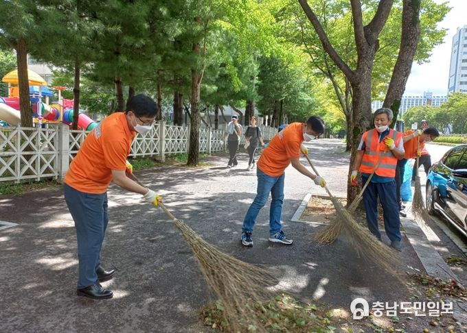계룡시, 태풍 사후관리 나서··· 긴급 거리청소에 구슬땀