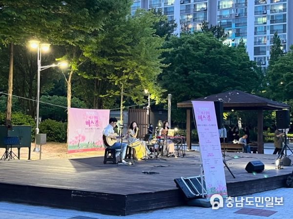 지난 5월에 개최된 비긴어게인 in 서구 힐링 버스킹 공연 장면