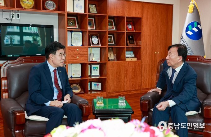 이응우 계룡시장, 대전시 교육청 방문해 軍문화엑스포 학생 관람 요청