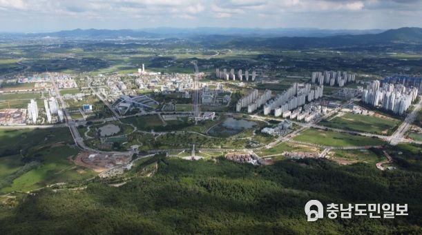 용봉산에서 바라본 내포신도시 전경