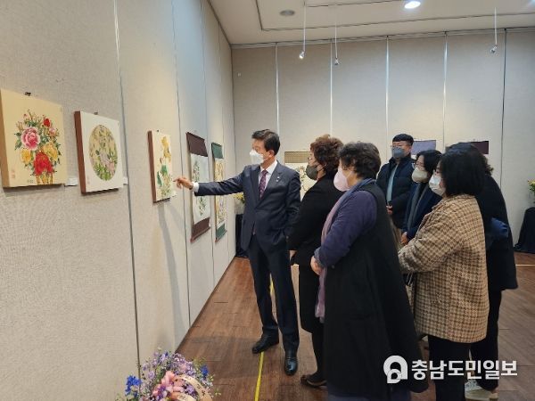 금산자치종합대학 민화반 작품 전시회 모습