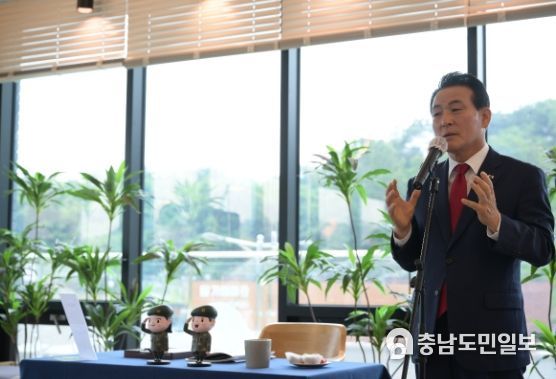 언론인과의 대담