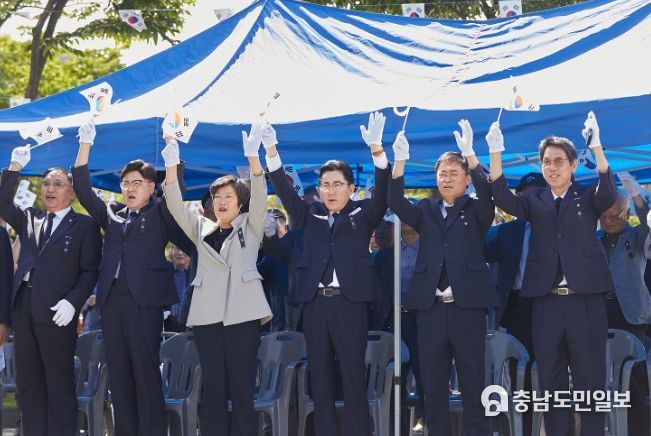 참석자 만세 삼창