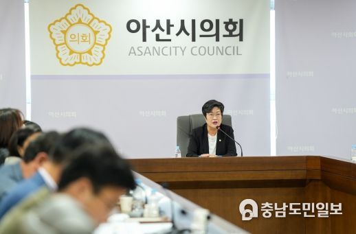 아산시의회는 4일 의회동 3층 다목적회의실에서 제5회 의원회의를 개최했다.