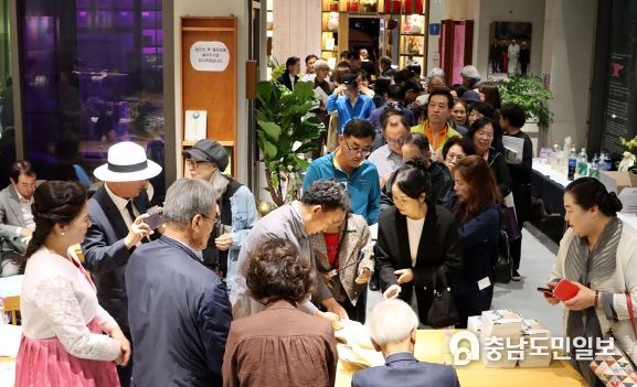 논산시, 김홍신『죽어나간 시간을 위한 애도』출간기념 북토크