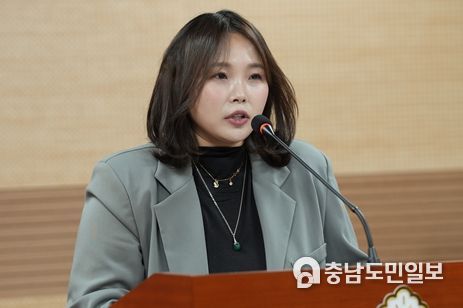 박효진 의원이 「아산시 주차장 조례」일부개정안을 발의하고, 취지를 설명하고 있다.