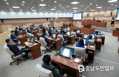 아산시의회 제245회 임시회 제6차 본회의 장면