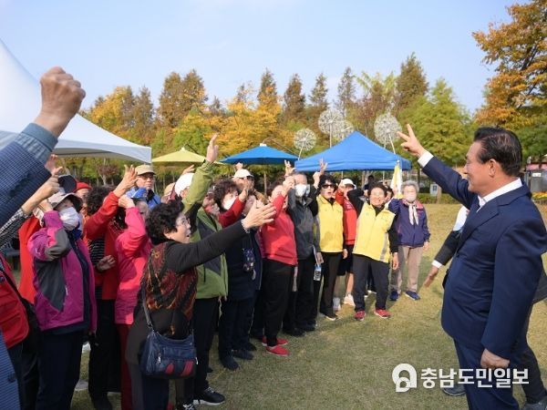 논산시, 인공지능ㆍ사물인터넷으로 어르신 건강 증진! 건강 의지 북돋는 축제 한마당 개최