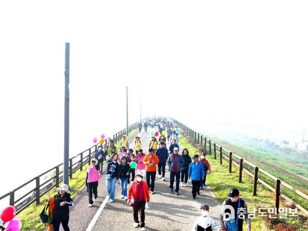 700명 논산시민, 함께 걸었다… 활기찼던‘건강 걷기’
