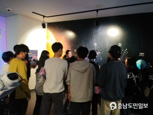 논산계룡교육지원청은 지난 28일을 시작으로 11월까지 총 3회에 걸쳐 도심 속 별자리 여행을 운영한다.