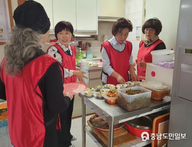 경로당 어르신 건강밥상 교실 추진 사진
