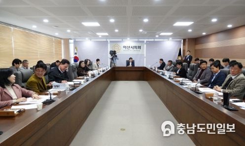 아산시의회가 10일 의회동 3층 다목적회의실에서 제6회 의원회의를 개최했다.