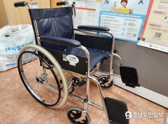 둔포 행정복지센터에 기부된 휠체어