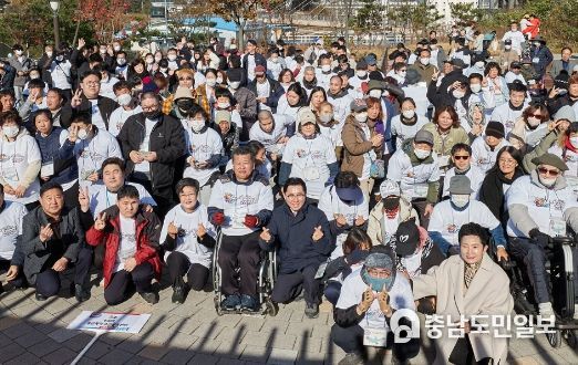 참석자 단체 기념사진
