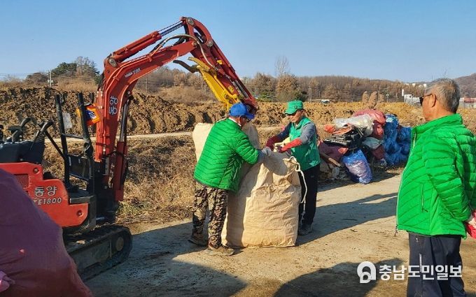 영농폐기물 수거 진행 사진