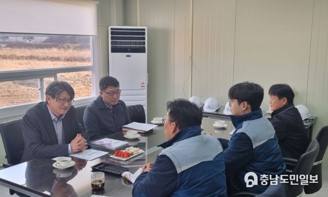 현장 방문 논의 장면