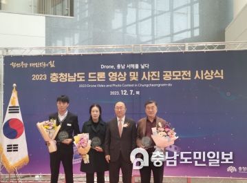 우수상 수상 기념사진(맨 오른쪽 신명식 아산시 토지관리과장)