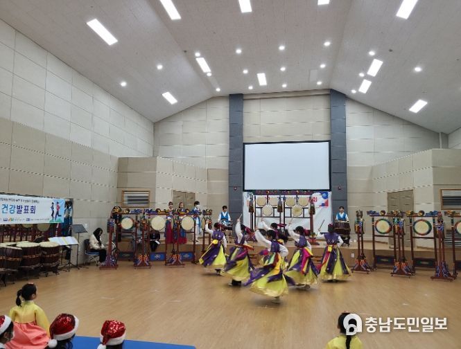 전통무 공연 장면