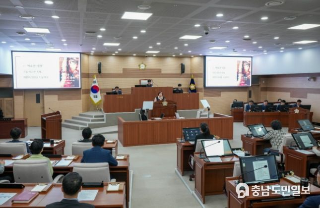 아산시의회 박효진 의원이 5분 자유발언을 하고 있다.