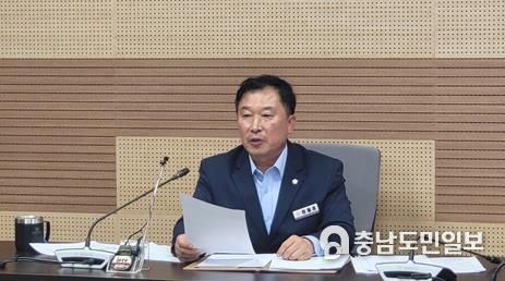 기자회견 중인 천철호 의원