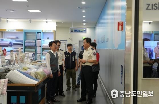 현장지도 방문_왼쪽에서 다섯 번째 김상진 세종소방서장(세종소방서)