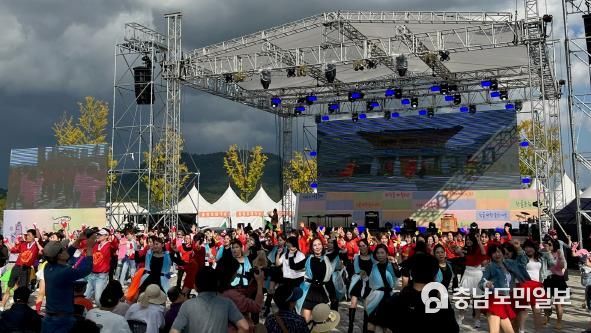 2024 세종축제 한글 자음·모음 형상화 공연 눈길