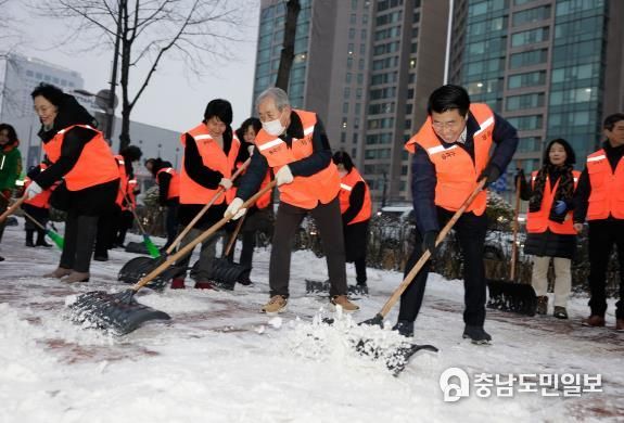 서강석 구청장 제설 작업