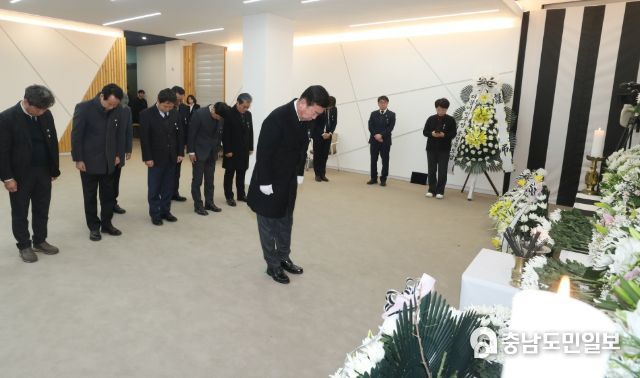 이범석 청주시장, 간부 공무원과 합동분향소 찾아 조문