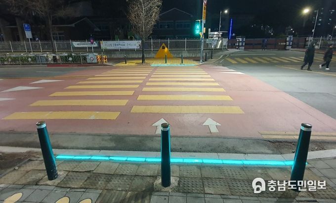 청주시, 솔밭초 앞 등 5개소에 LED바닥신호등 설치