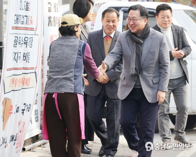 이장우 대전시장, 설맞이 전통시장 방문