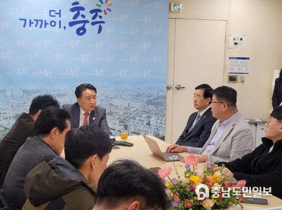 김영환 충북도지사, 충주시 방문...도정보고회 개최