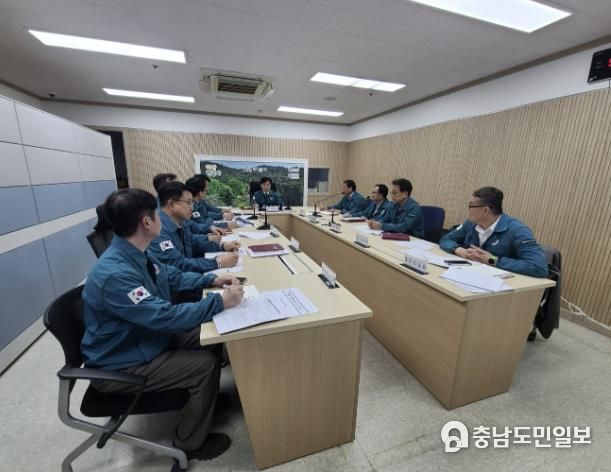 조일교 아산부시장이 9일, 10개 주요부서와 함께 여름철 자연재난 사전대비 추진상황을 점검하고 있다
